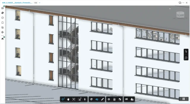 Autodesk Forma Viewer mit transparenter Glasfassade und sichtbarem Treppenhaus im BIM-Modell